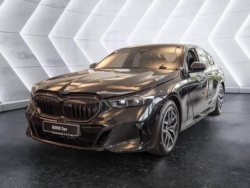 Black sapphire Neu 2025 BMW 530e M Sport Limousine | 72.990 € (Etwas zu teuer) - Bild 1/4