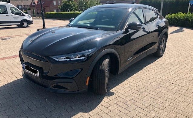 Schwarz Gebraucht 2022 Ford Mustang Mach-E SUV | 51.190 € - Bild 1/4