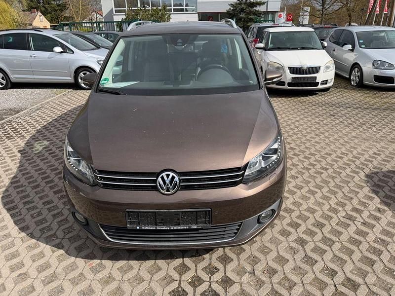 Gebraucht VW Touran Life 140 PS (102 kW) 2013 Braun Van / Kleinbus