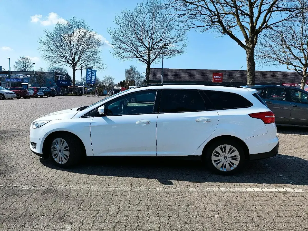 Gebraucht Ford Focus Trend 125 PS (91 kW) 2016 Weiß Kombi