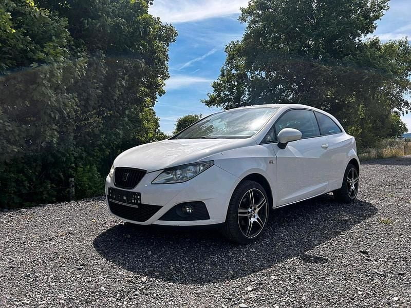 Weiß Gebraucht 2008 Seat Ibiza Limousine | 3.350 € (Fairer Preis) - Bild 1/4
