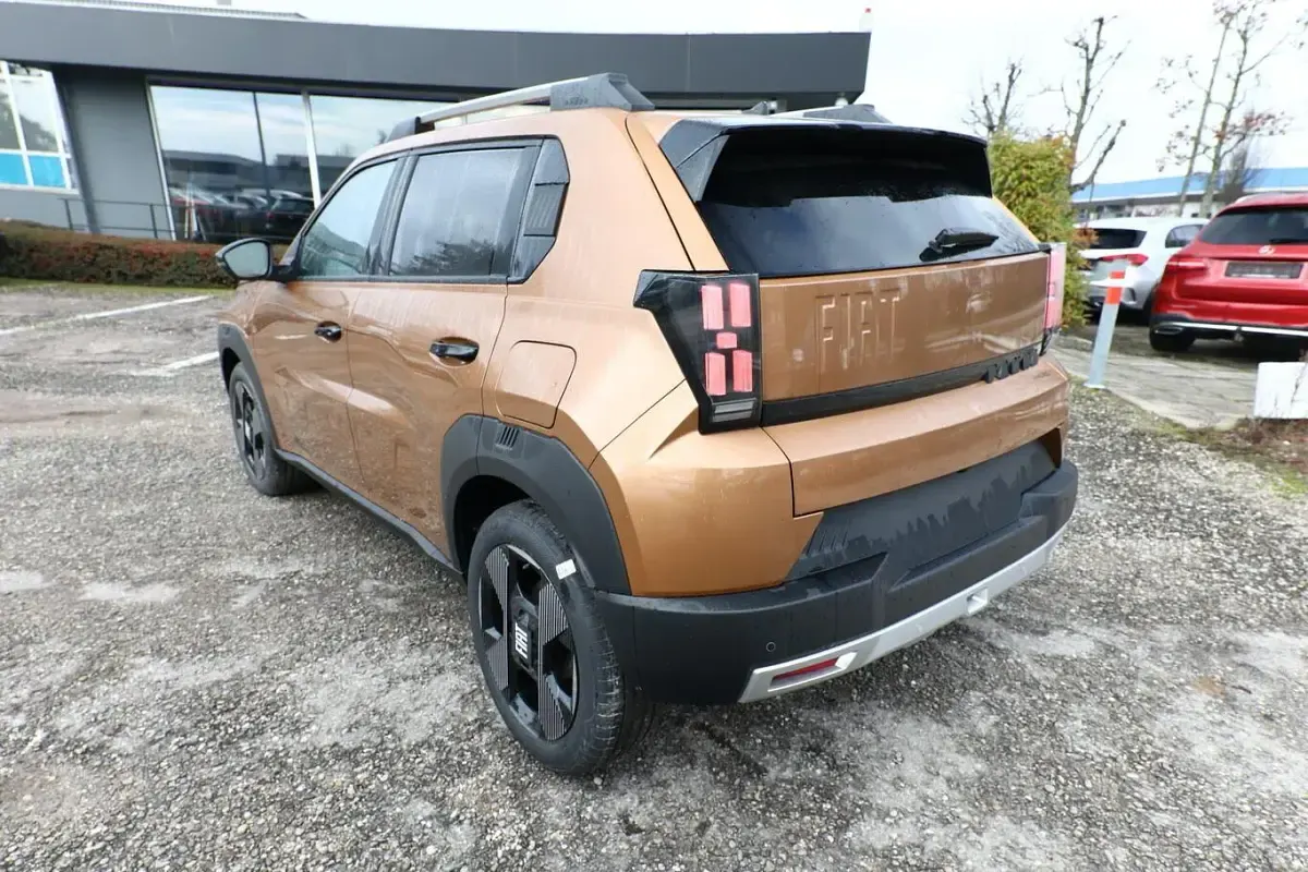 Neu Fiat Grande Panda La Prima 101 PS (74 kW) 2026 Luna bronze metallic Kleinwagen