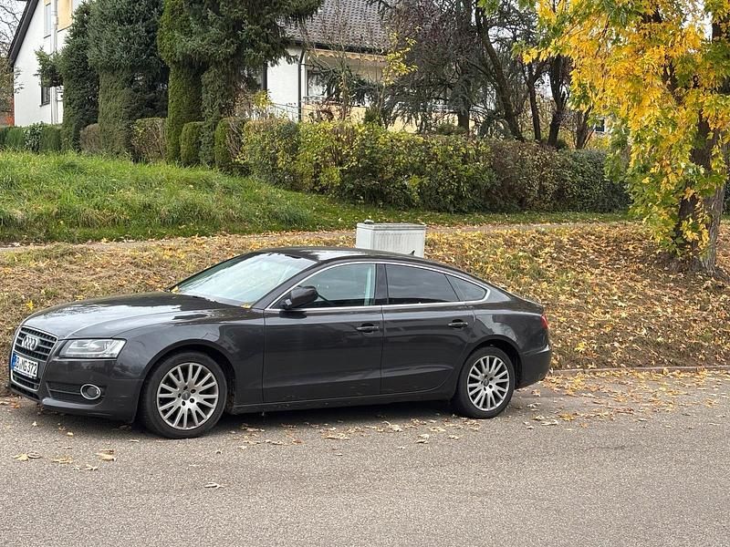 Grau Gebraucht 2010 Audi A5 Sportback Kleinwagen | 7.000 € - Bild 1/2