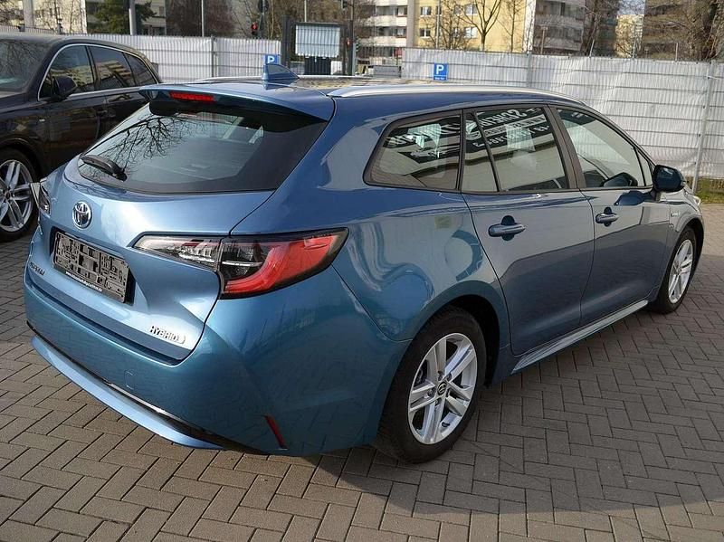 Gebraucht Toyota Corolla Hybrid Basis 98 PS (72 kW) 2021 Blue metallic Kleinwagen