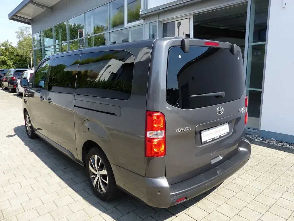 Gebraucht Toyota Proace Verso 144 PS (105 kW) 2021 Basaltgrau evl Kombi