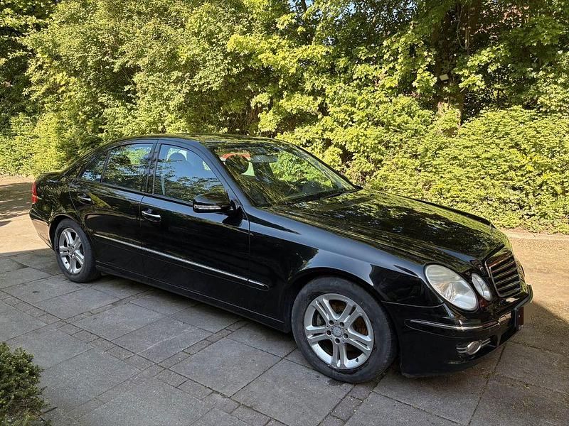 Gebraucht Mercedes E220 Avantgarde 170 PS (125 kW) 2007 Schwarz Limousine