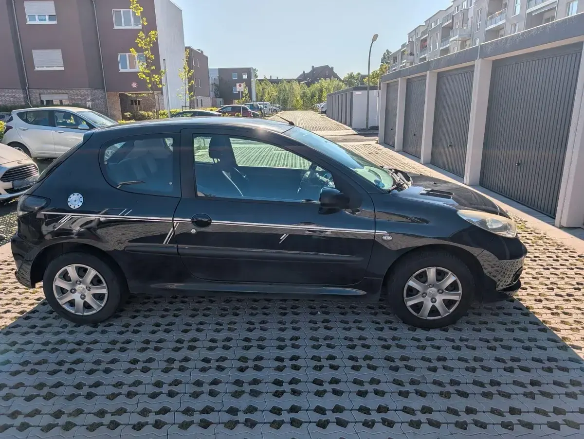 Gebraucht Peugeot 206 Urban Move 60 PS (44 kW) 2011 Schwarz Limousine