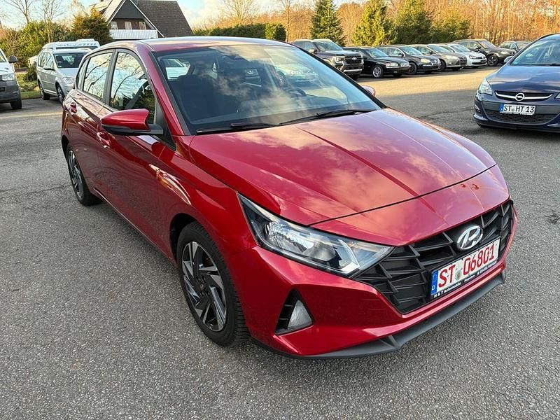 Gebraucht Hyundai i20 Select 101 PS (74 kW) 2021 Rot Kleinwagen