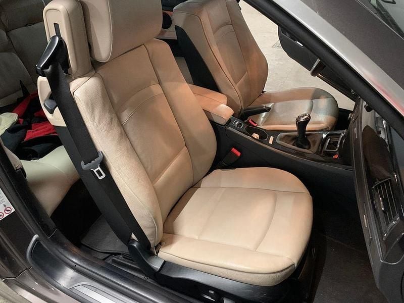 Gebraucht BMW 318 Cabriolet 143 PS (105 kW) 2011 Beige Cabrio