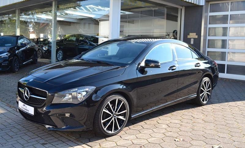 Schwarz Gebraucht 2013 Mercedes CLA200 Night Limousine | 11.500 € (Superpreis) - Bild 1/4