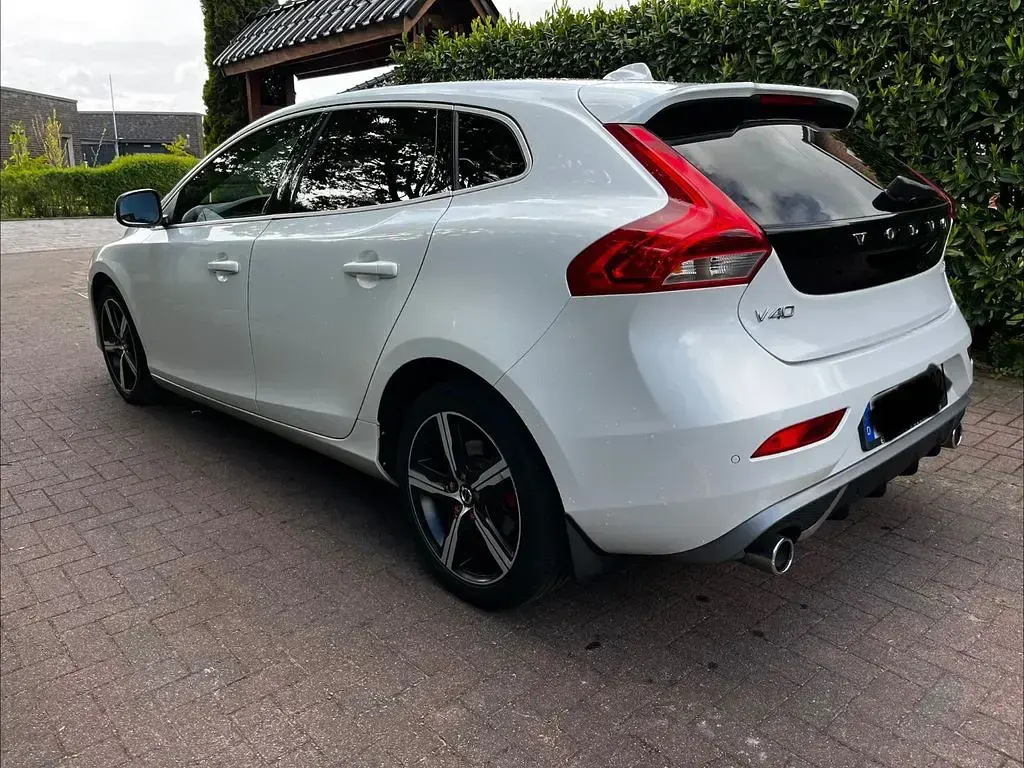 Gebraucht Volvo V40 R-Design 190 PS (139 kW) 2016 Weiß Limousine
