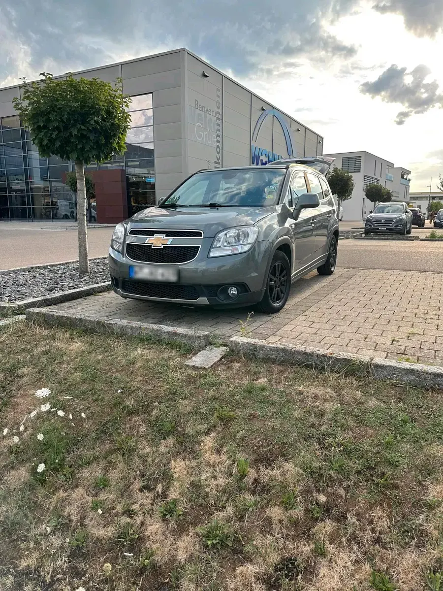 Gebraucht Chevrolet Orlando 163 PS (119 kW) 2011 Grau Van / Kleinbus