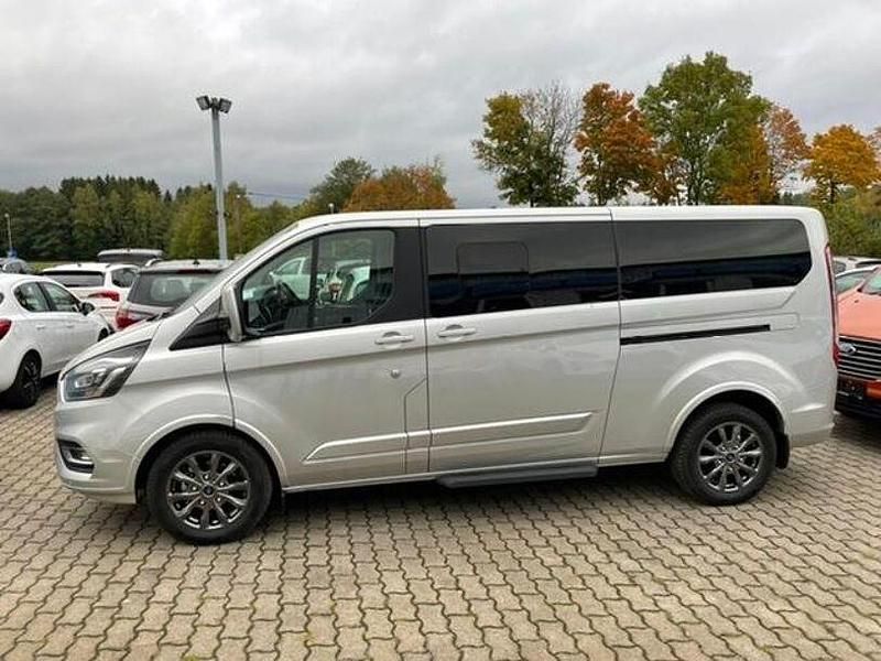 Gebraucht Ford Tourneo Titanium 96 PS (70 kW) 2022 Silber Van / Kleinbus