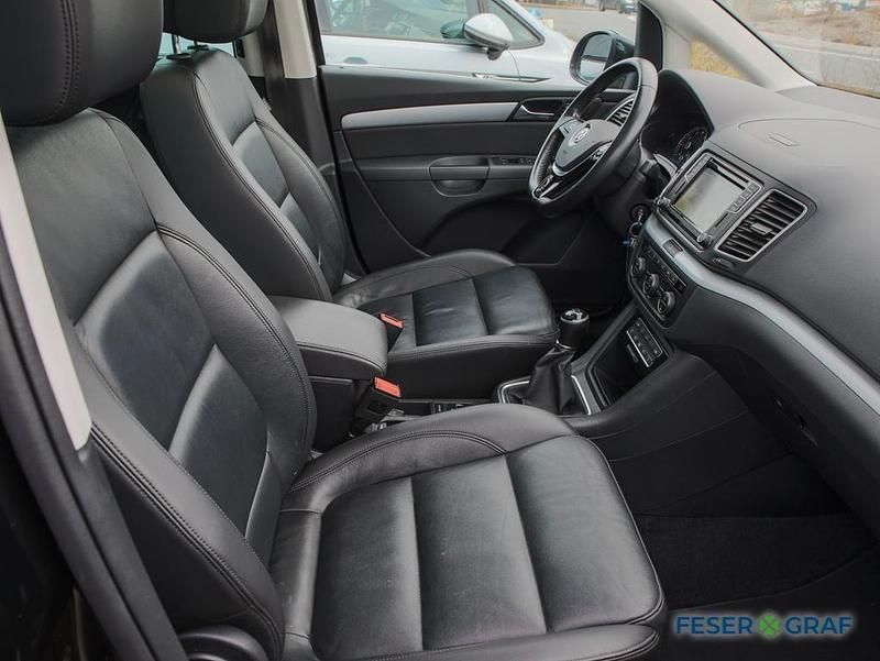Gebraucht VW Sharan Comfortline 150 PS (110 kW) 2019 Deep black perleffekt Van / Kleinbus