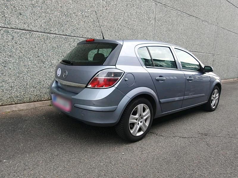 Gebraucht Opel Astra 116 PS (85 kW) 2009 Grau Limousine