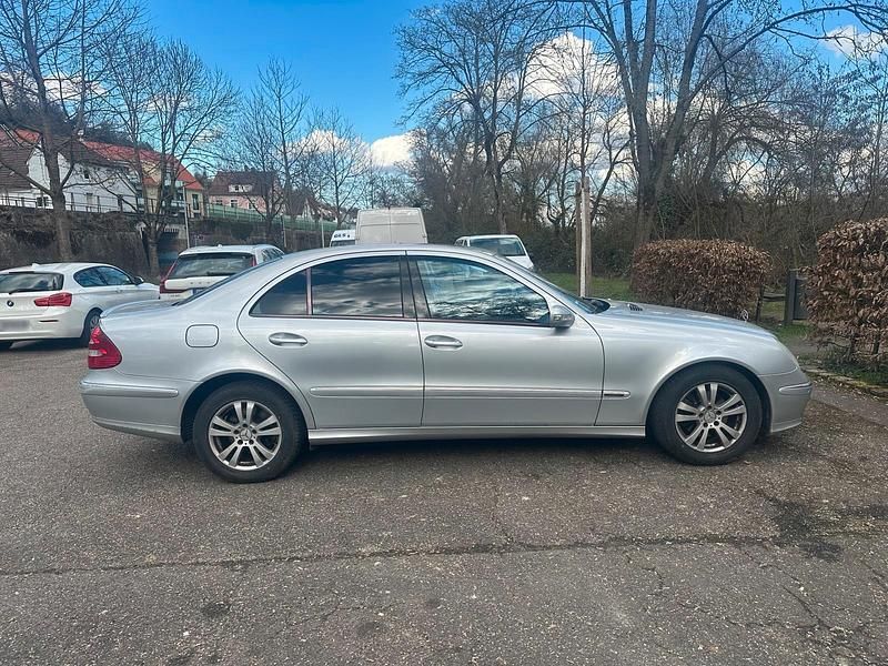 Gebraucht Mercedes E220 Avantgarde 150 PS (110 kW) 2005 Silber Limousine