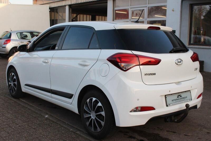 Gebraucht Hyundai i20 Passion 84 PS (61 kW) 2017 Weiß Kleinwagen