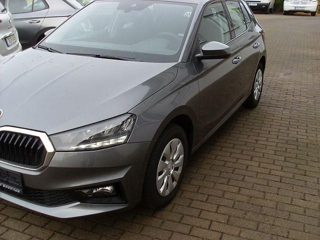 Grau Gebraucht 2024 Skoda Fabia Essence Kleinwagen | 13.800 € (Guter Preis) - Bild 1/4