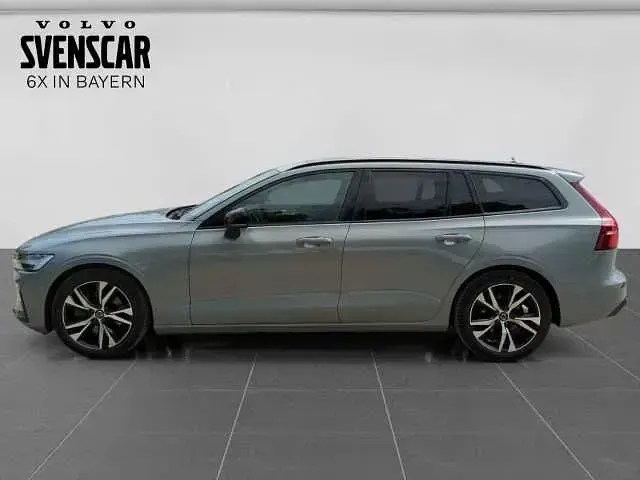 Używany Volvo V60 145 KM (106 kW) 2025 Kombi