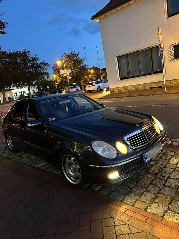 Schwarz Gebraucht 2004 Mercedes E320 Limousine | 3.350 € (Superpreis) - Bild 1/4