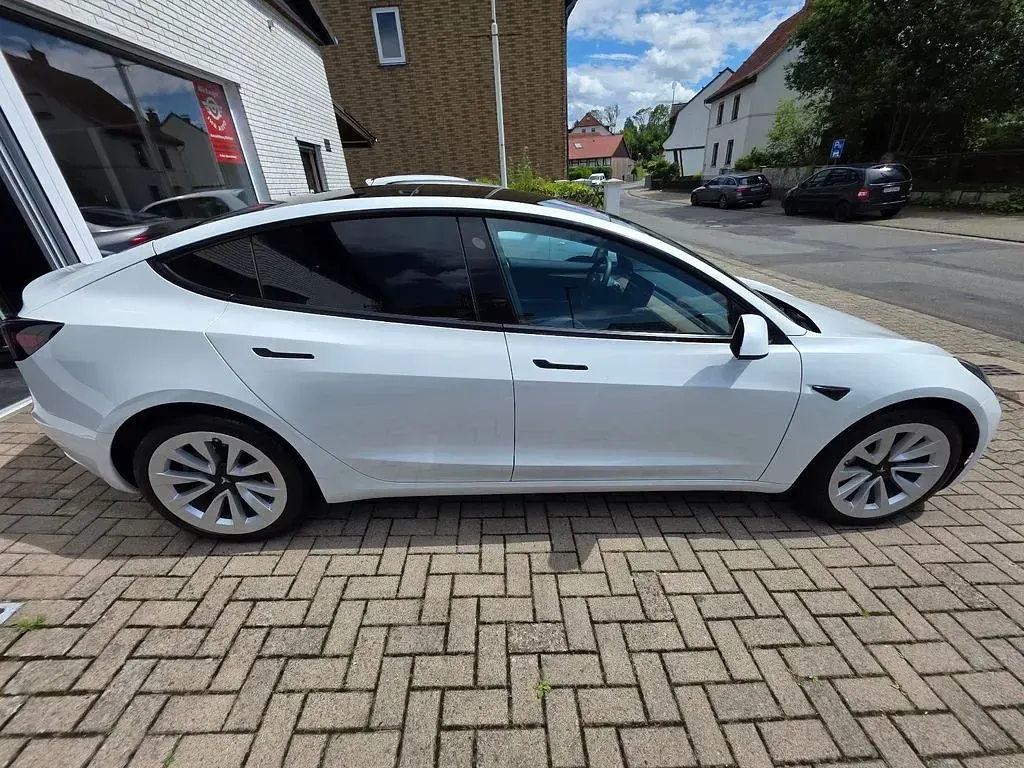 Gebraucht Tesla Model 3 RWD 208 kW (283 PS) 2022 Weiß Limousine