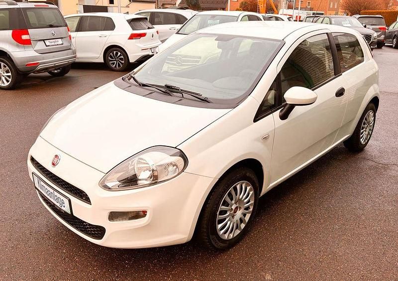 Gebraucht Fiat Punto Pop 69 PS (50 kW) 2015 Weiß Kleinwagen