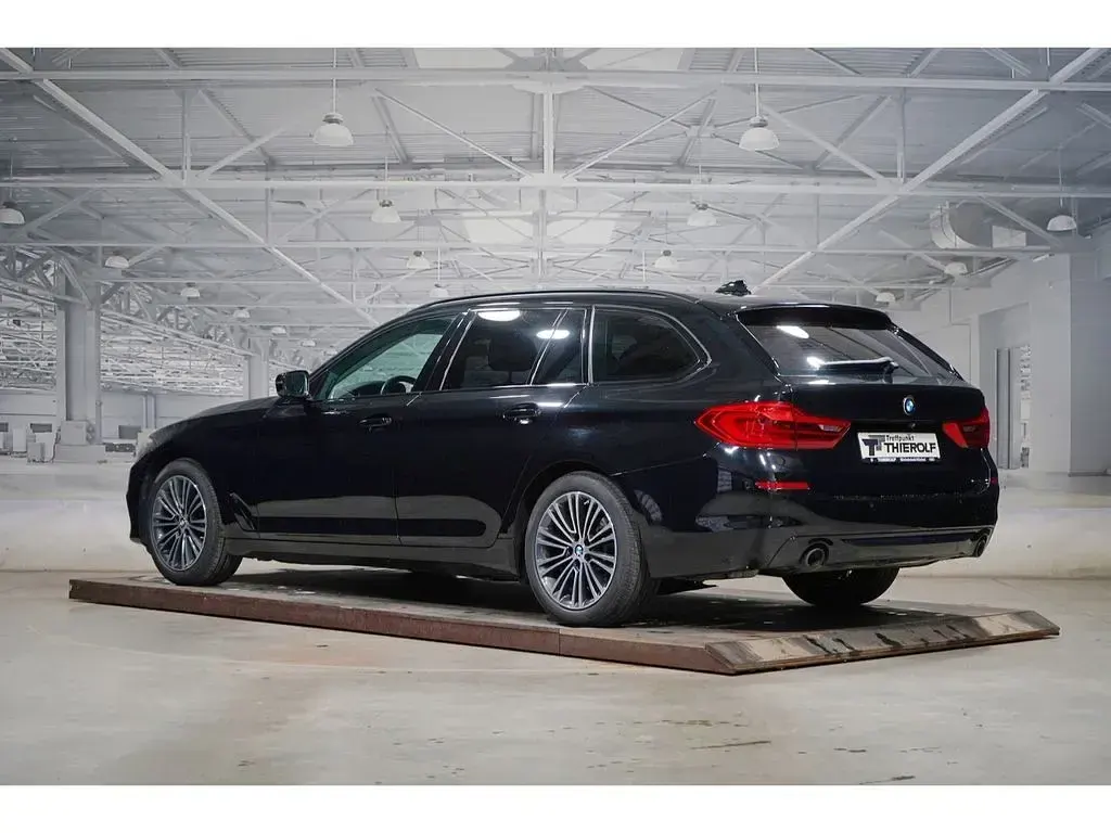 Gebraucht BMW 520 Sport Line 184 PS (135 kW) 2019 Schwarz Kombi