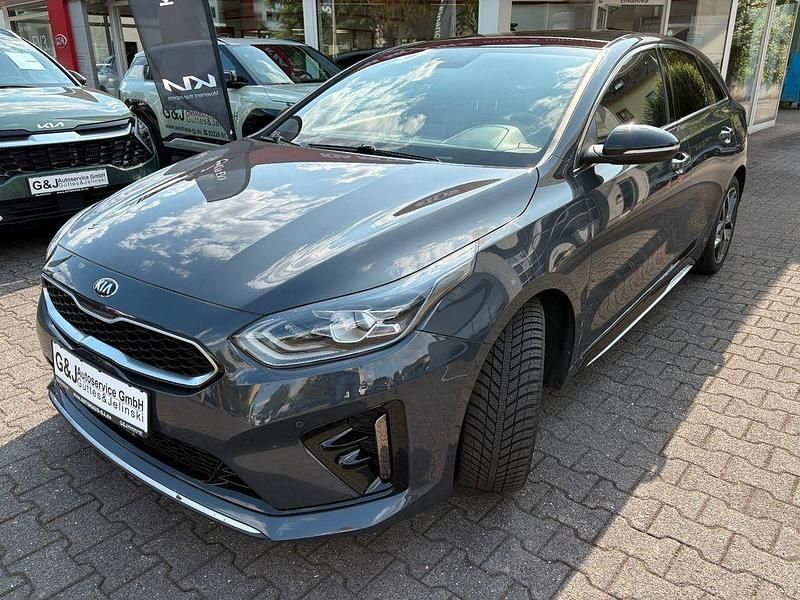 Grau Gebraucht 2020 Kia ProCeed GT-Line Kleinwagen | 16.900 € (Fairer Preis) - Bild 1/4