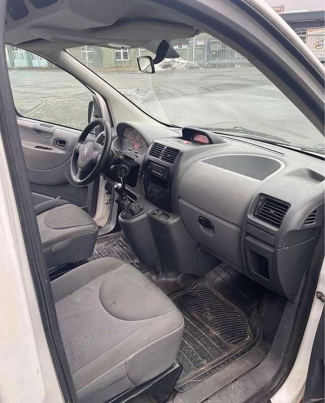 Second-hand Citroën Jumpy 90 CP (66 kW) 2010 Monovolum