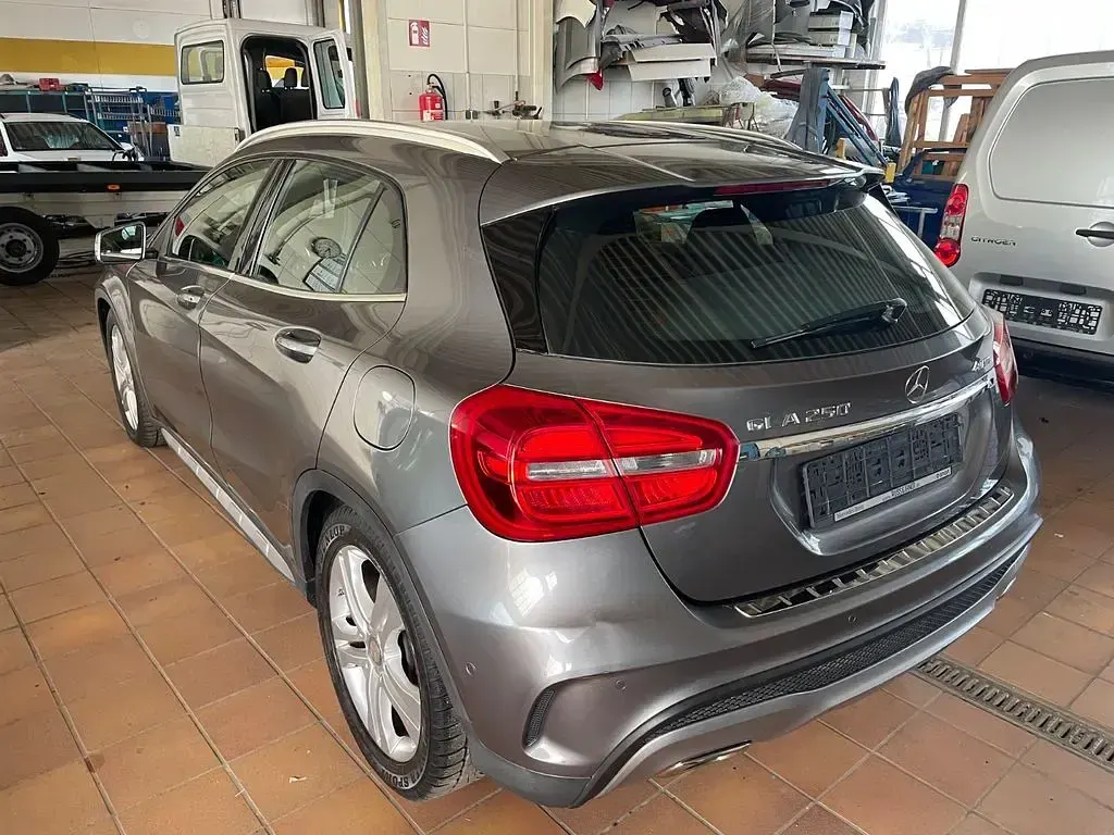 Gebraucht Mercedes GLA250 211 PS (155 kW) 2014 Grau SUV