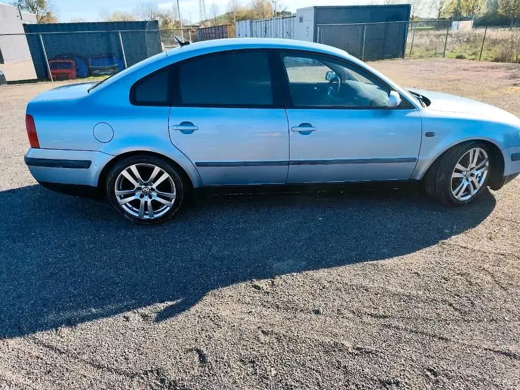 Gebraucht VW Passat 125 PS (91 kW) 1999 Blau Limousine