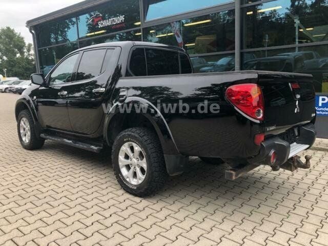 Gebraucht Mitsubishi L200 Intense 178 PS (130 kW) 2011 Schwarz metallic Pickup