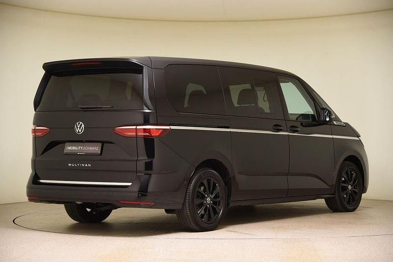 Gebraucht VW Multivan Style 150 PS (110 kW) 2024 Deep black pearlescent Van