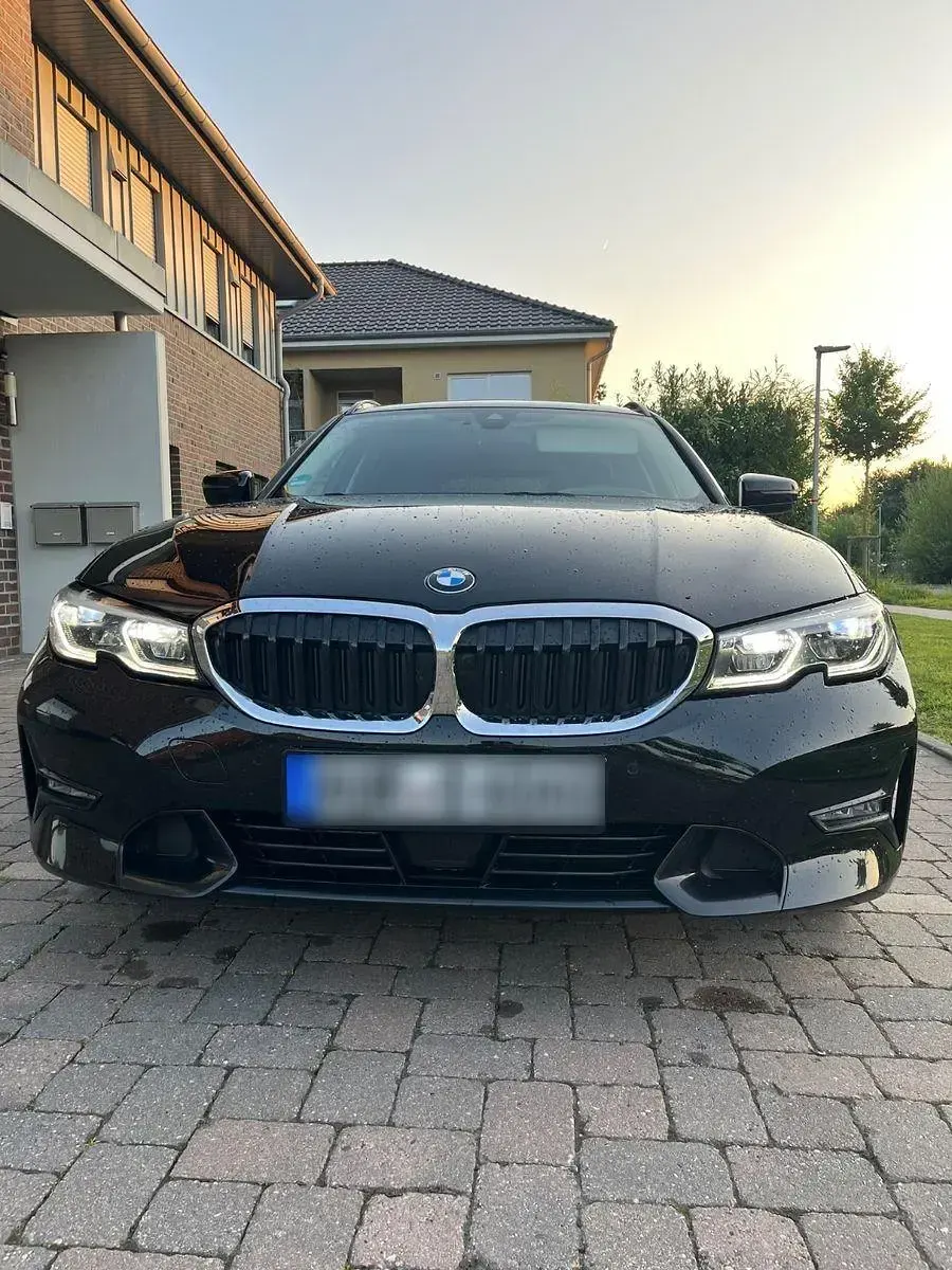 Gebraucht BMW 320 Sport Line 190 PS (139 kW) 2020 Schwarz Kombi