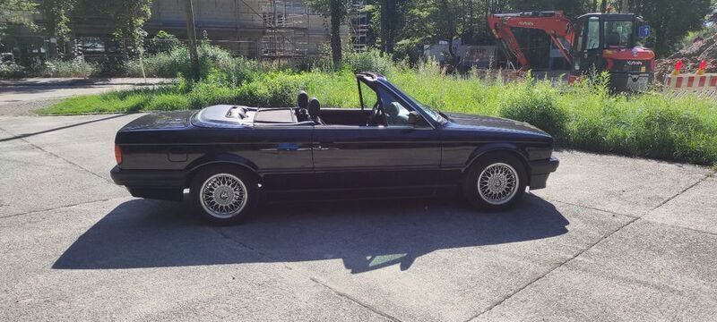Schwarz Gebraucht 1992 BMW 318 Cabriolet Performance Cabrio | 13.499 € - Bild 1/4