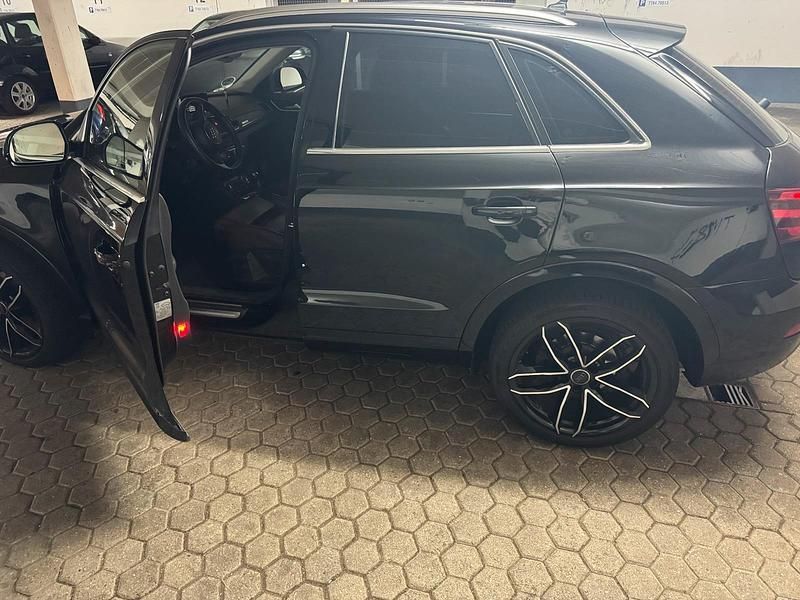 Schwarz Gebraucht 2012 Audi Q3 SUV | 12.000 € (Etwas zu teuer) - Bild 1/4