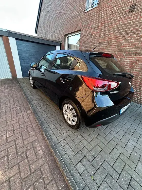 Gebraucht Mazda 2 Center-Line 90 PS (66 kW) 2016 Schwarz Limousine