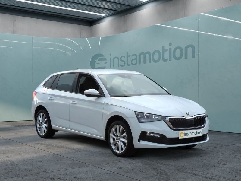 Weiß Gebraucht 2024 Skoda Scala Style Kleinwagen | 21.980 € (Fairer Preis) - Bild 1/4