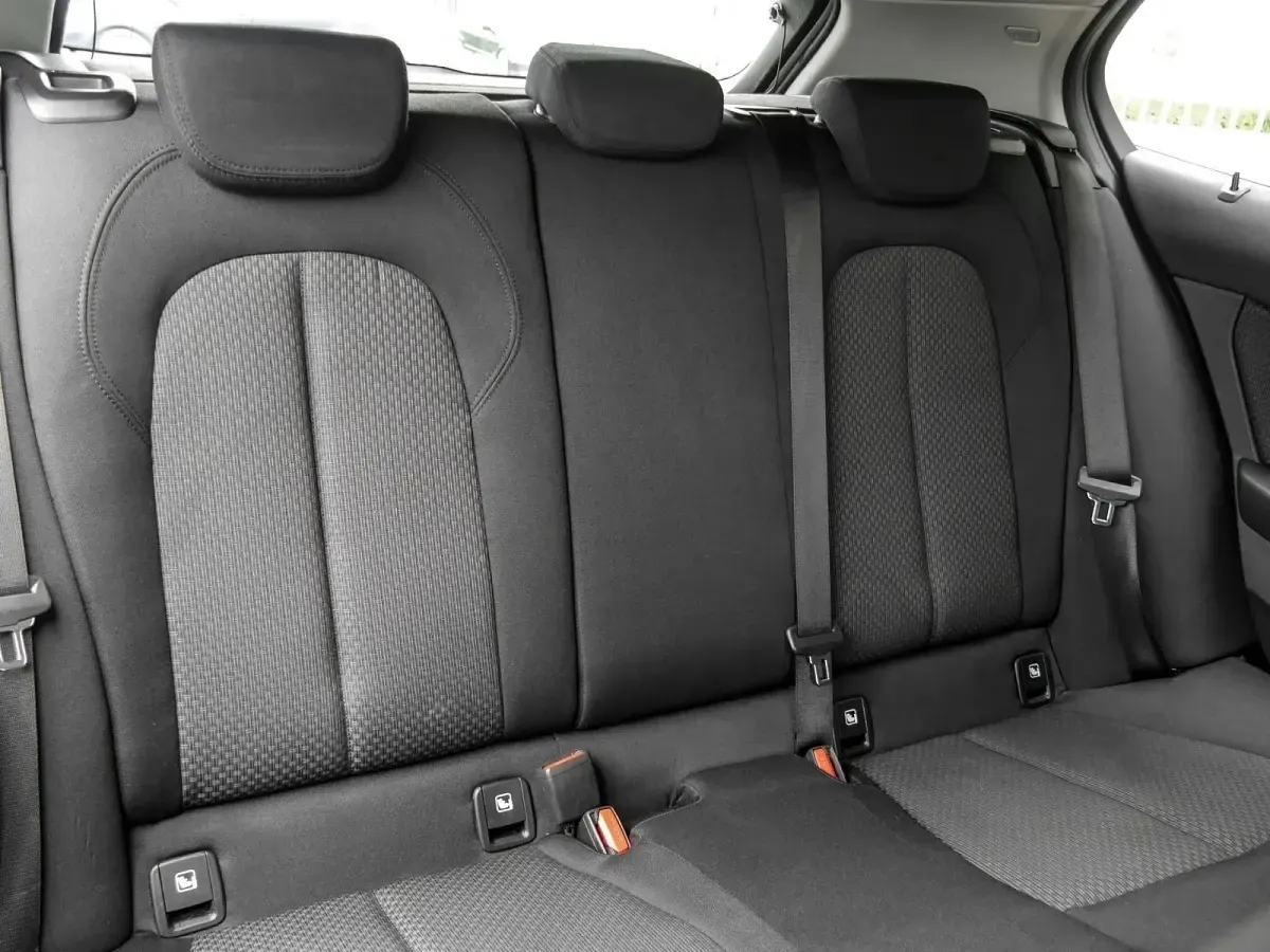 Usado BMW 116 Advantage 116 CV (85 kW) 2024 Blanco Utilitario