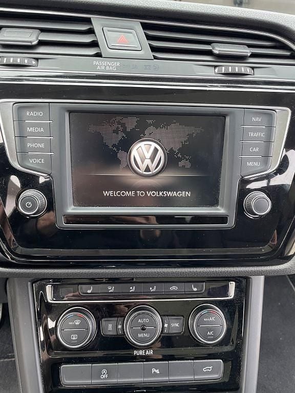 Gebraucht VW Touran Comfortline 150 PS (110 kW) 2015 Blau Van / Kleinbus