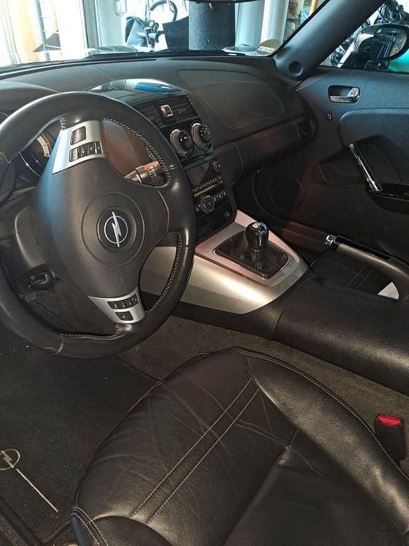 Usado Opel GT 264 HP (194 kW) 2007 Preto Cabrios