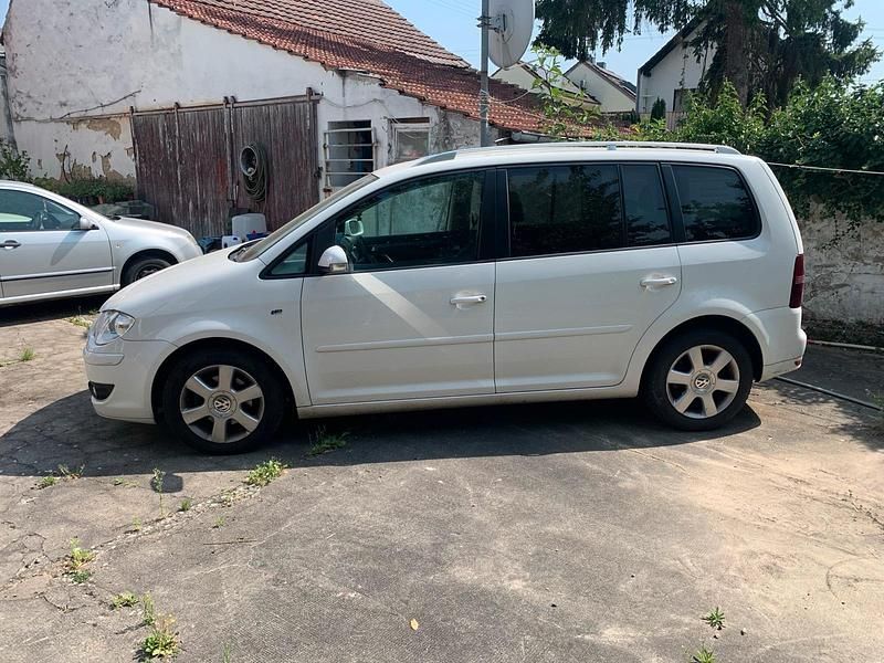 Weiß Gebraucht 2008 VW Touran R-line Van / Kleinbus | 2.350 € (Guter Preis) - Bild 1/4