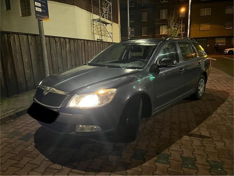 Grau Gebraucht 2009 Skoda Octavia Kombi | 5.900 € (Superpreis) - Bild 1/4