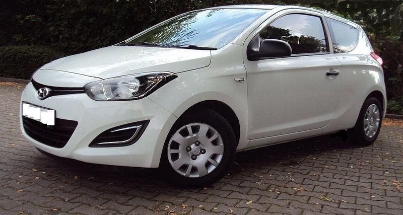 Weiß Gebraucht 2014 Hyundai i20 Trend Kleinwagen | 4.500 € (Superpreis) - Bild 1/4