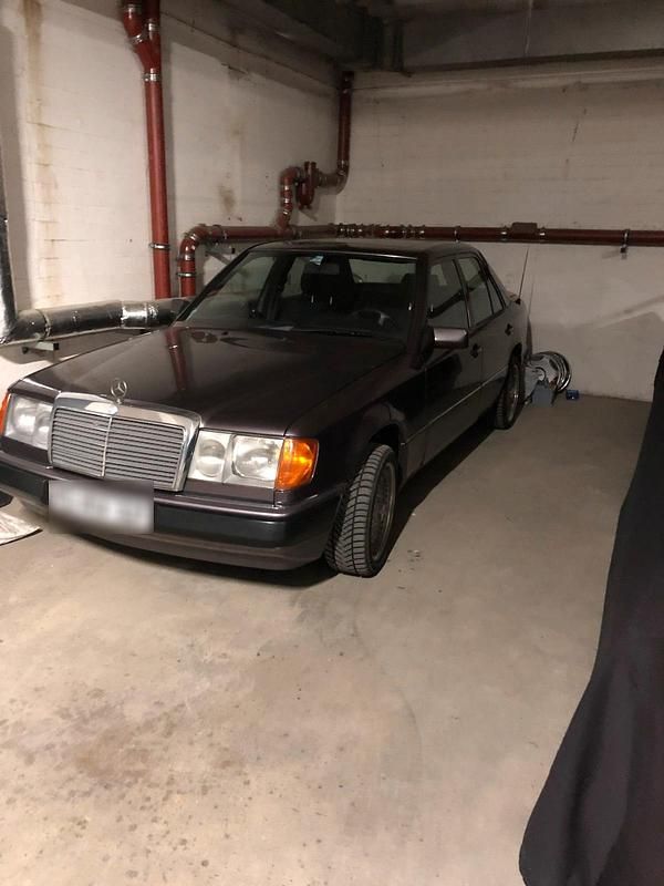 Gebraucht Mercedes 200 72 PS (52 kW) 1993 Andere farben Limousine