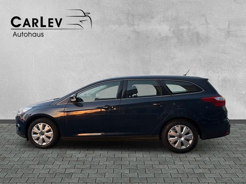 Gebraucht Ford Focus Trend 101 PS (74 kW) 2013 Blau Kombi