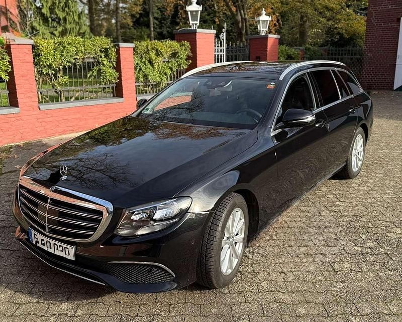 Gebraucht Mercedes E200 Exclusive 184 PS (135 kW) 2017 Schwarz Kombi