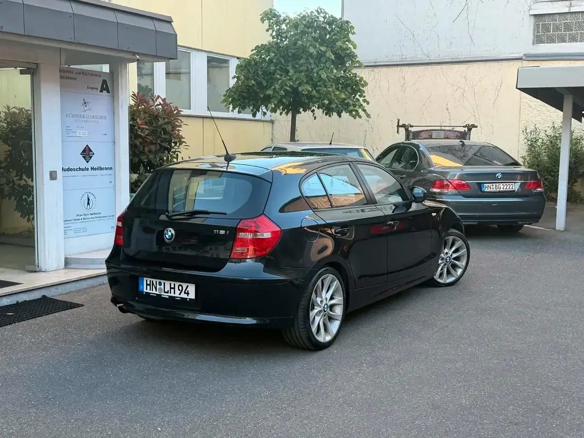 Gebraucht BMW 116 116 PS (85 kW) 2011 Schwarz Kleinwagen