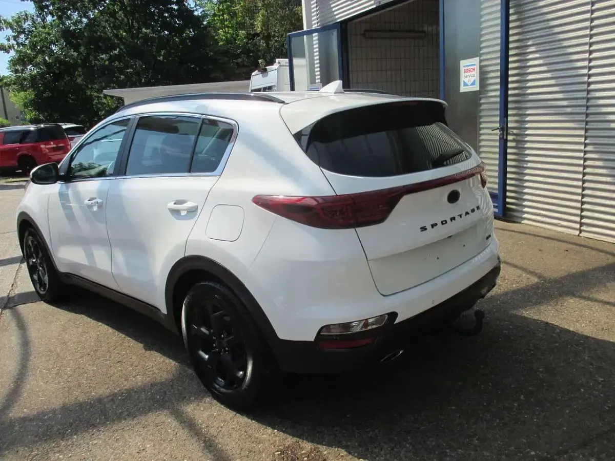 Gebraucht Kia Sportage 136 PS (100 kW) 2021 Deluxe white SUV