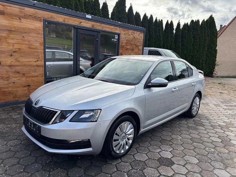 Silber Gebraucht 2017 Skoda Octavia Ambition Limousine | 11.490 € (Fairer Preis) - Bild 1/4